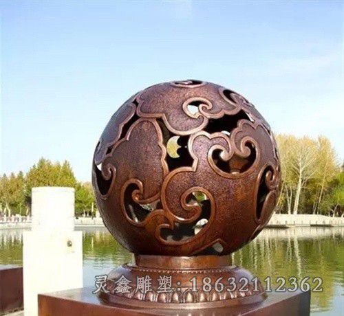 红铜色镂空球景观铜雕