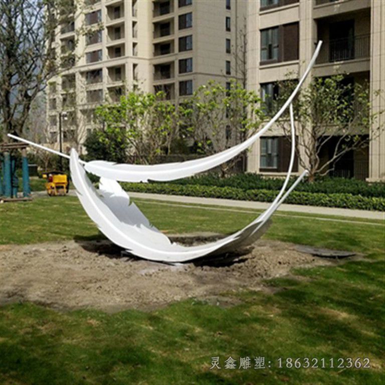 不锈钢白色羽毛城市雕塑