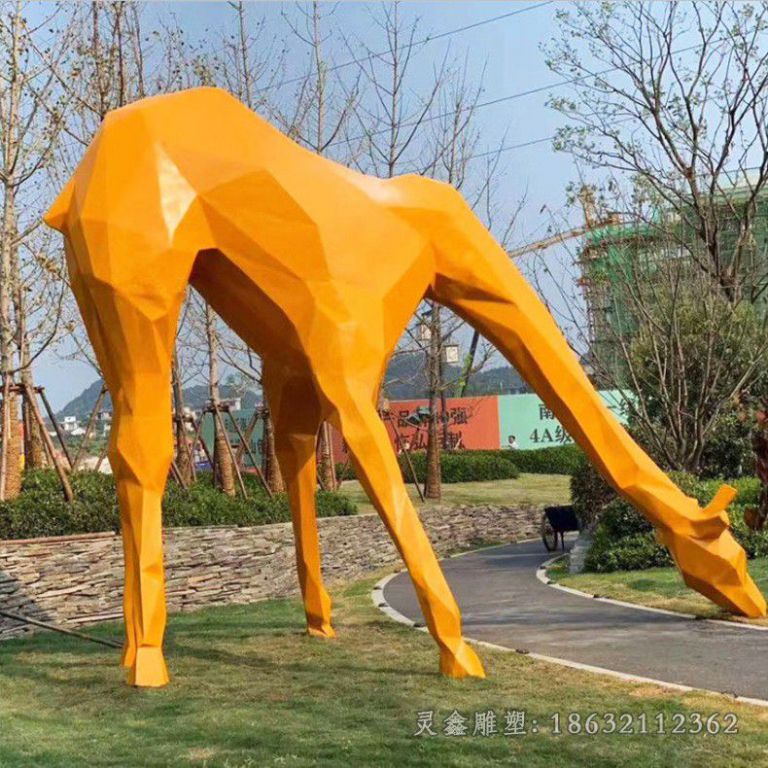 不锈钢彩绘几何长颈鹿雕塑