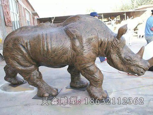 犀牛动物景观铜雕