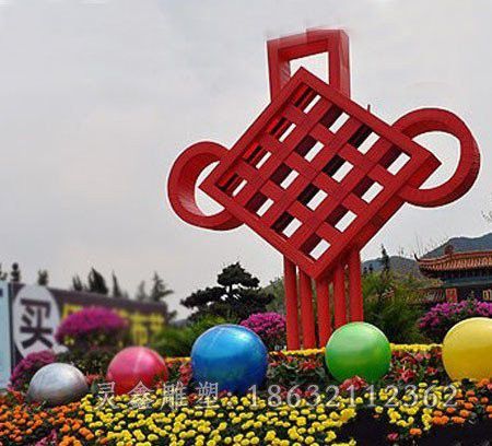 不锈钢彩绘中国结街边雕塑