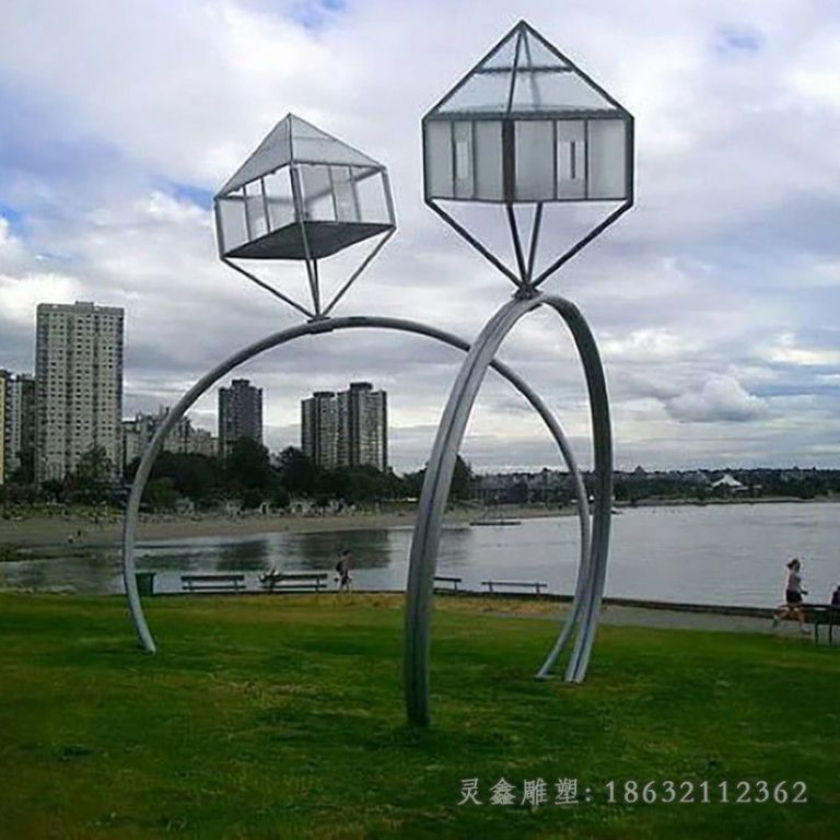 不锈钢钻戒海边景观雕塑