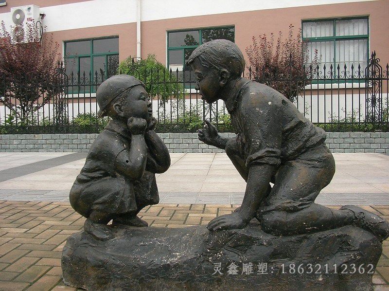 小孩玩耍户外人物铜雕