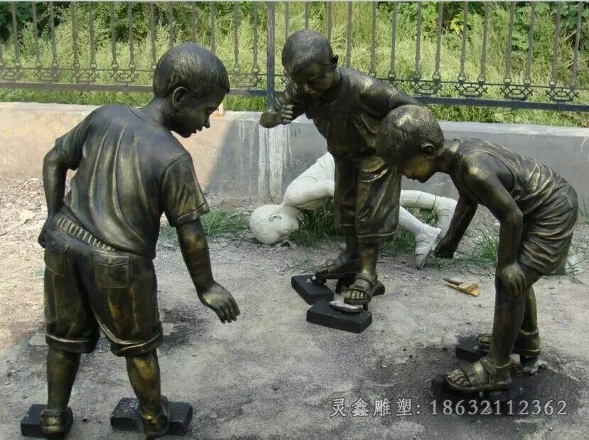 小孩玩耍别墅人物铜雕