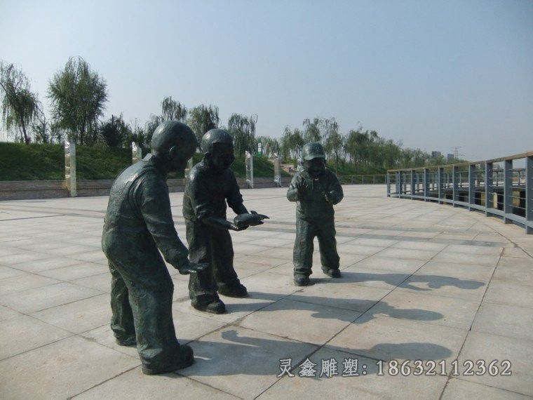 小孩游戏城市景观铜雕