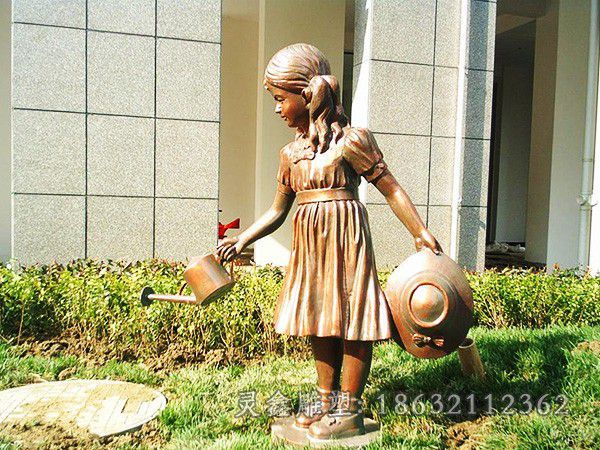 小女孩浇花人物铜雕
