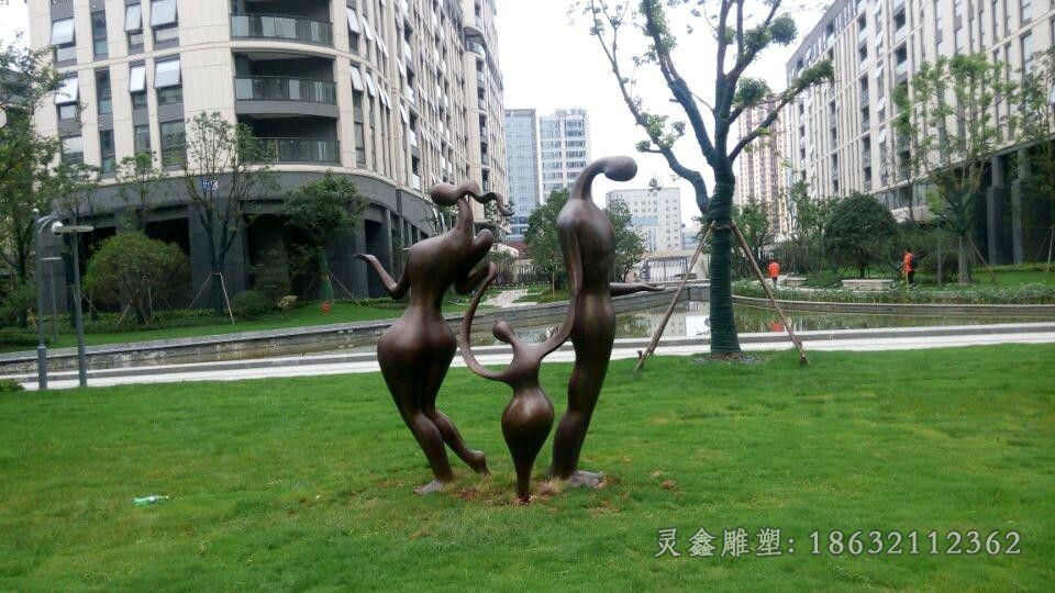 一家三口小区景观铜雕