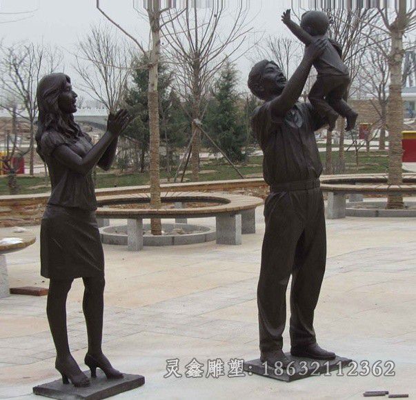 一家三口游玩人物铜雕