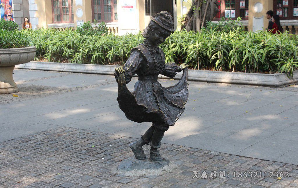 小女孩抽象景观铜雕