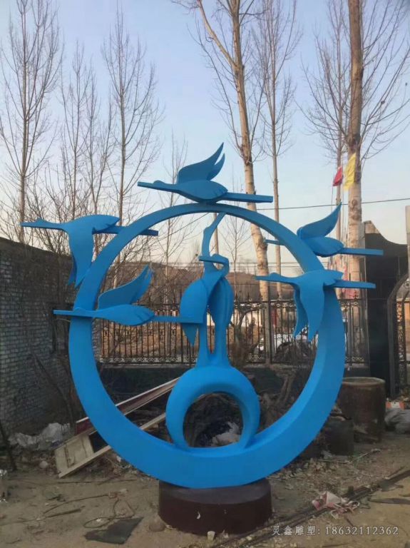 彩绘不锈钢抽象大雁雕塑