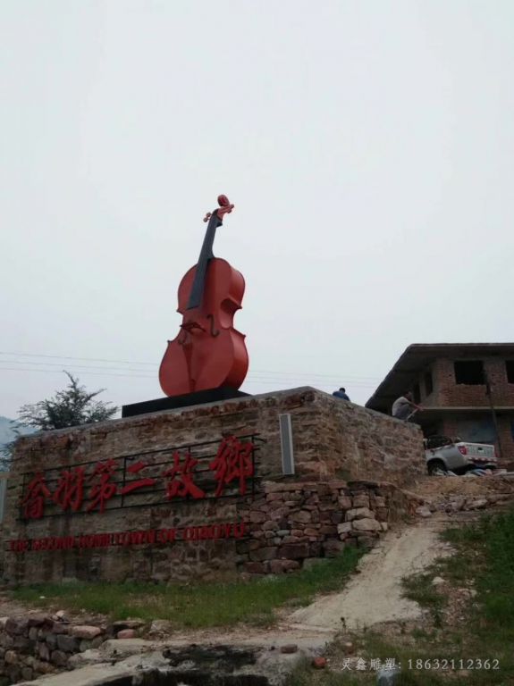 不锈钢提琴彩绘景观雕塑