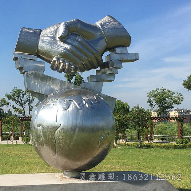 镜面不锈钢握手标志雕塑