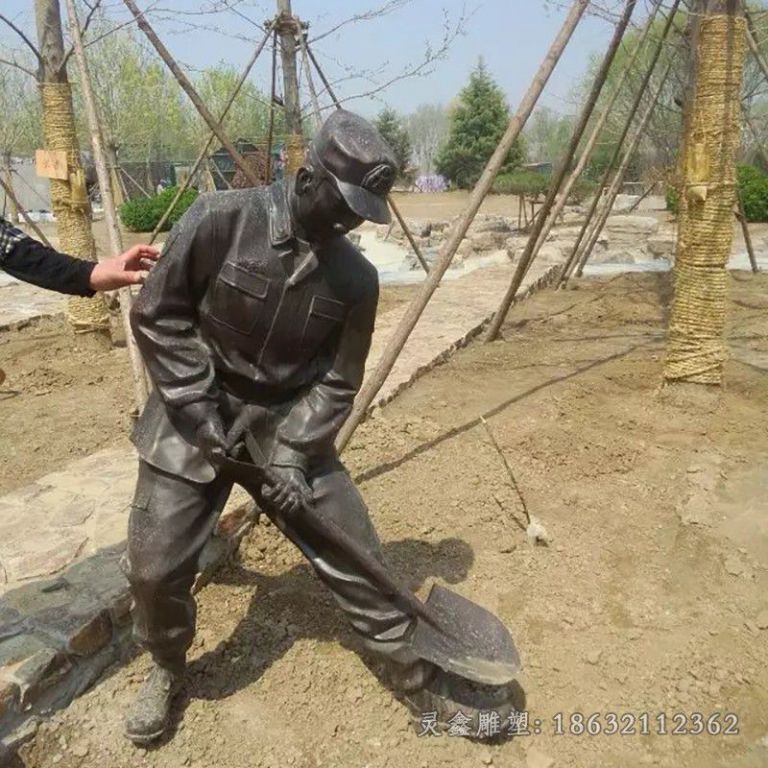 抽象农耕种地人物铜雕