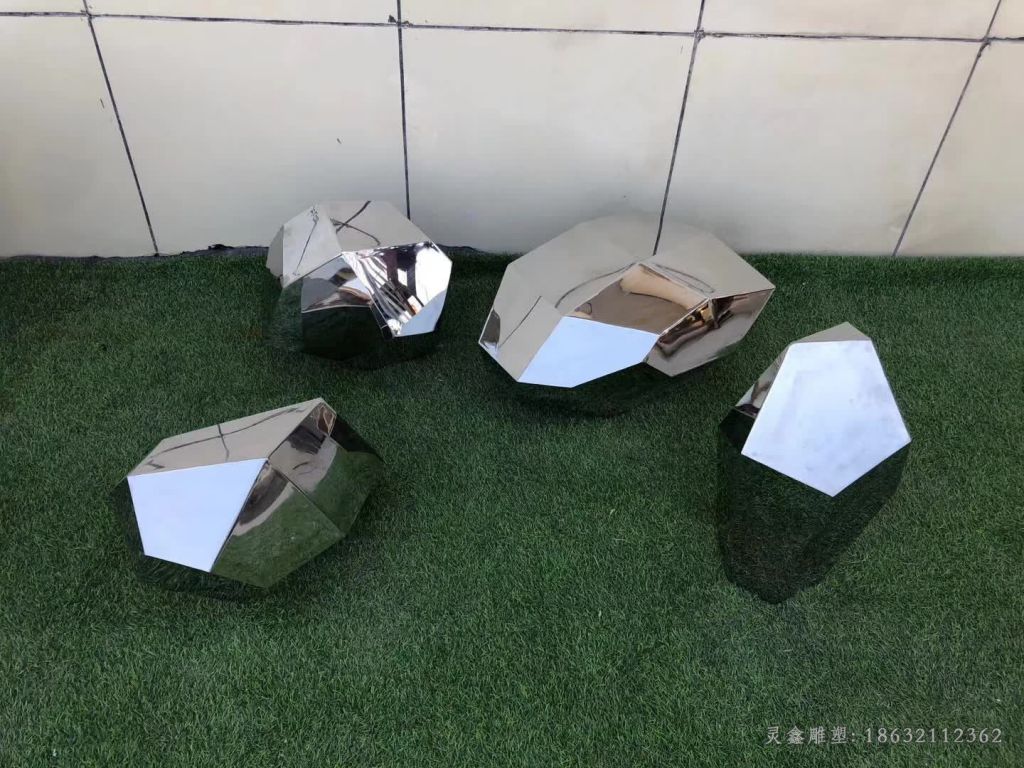 镜面不锈钢石头景观雕塑