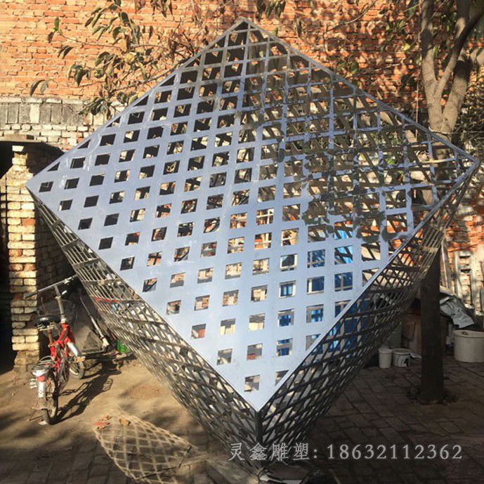 菱形镂空网格不锈钢雕塑