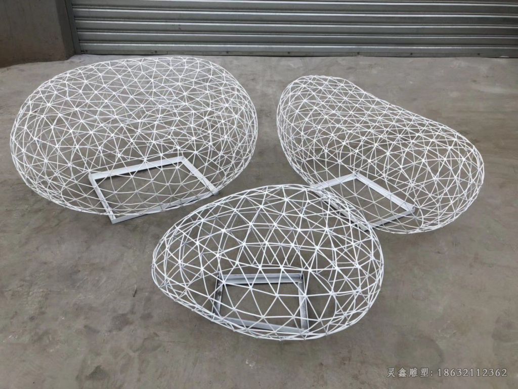 不锈钢镂空鹅卵石景观雕塑
