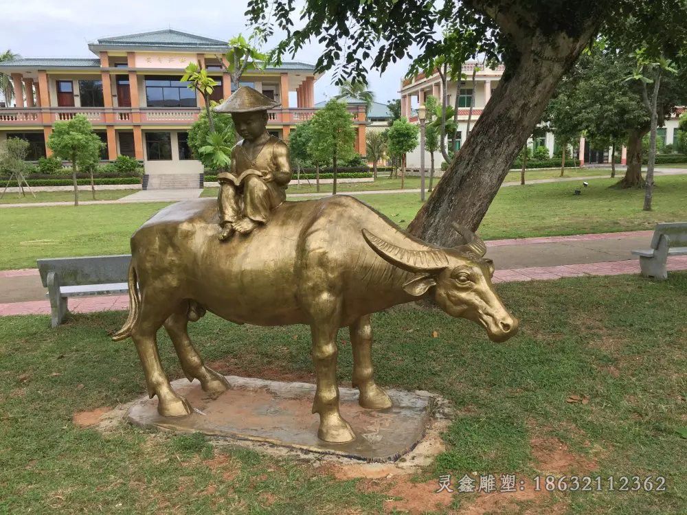 民俗牧童骑牛景区铜雕