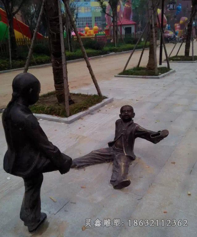 儿童嬉戏撞拐景观铜雕