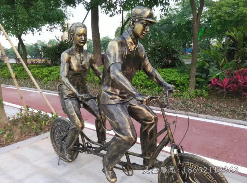 两人骑自行车景观铜雕