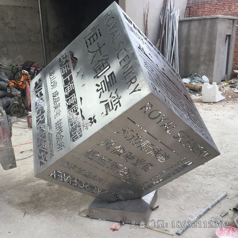 不锈钢镜面魔方抽象雕塑