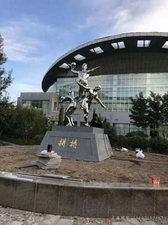 不锈钢拼搏人物景观雕塑