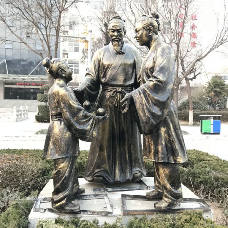 孔融让梨景观标志铜雕