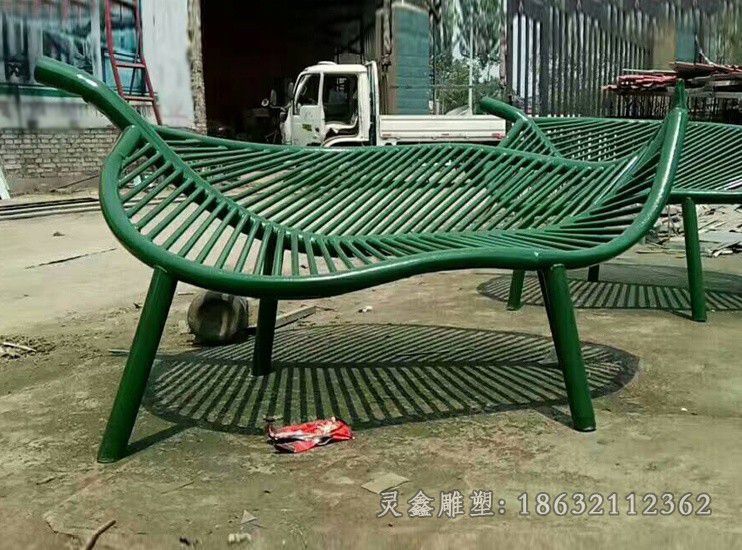 不锈钢绿色树叶广场雕塑