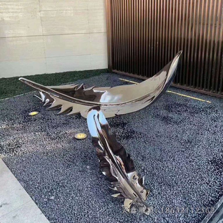 不锈钢镜面羽毛景观雕塑