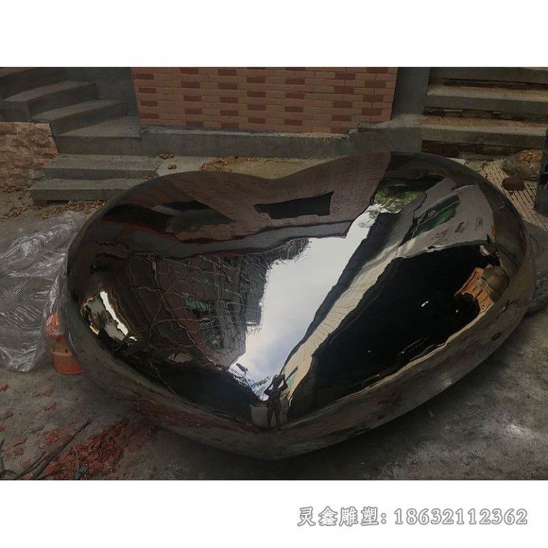 不锈钢镜面爱心小区雕塑