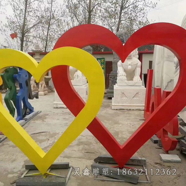 彩绘爱心校园不锈钢雕塑