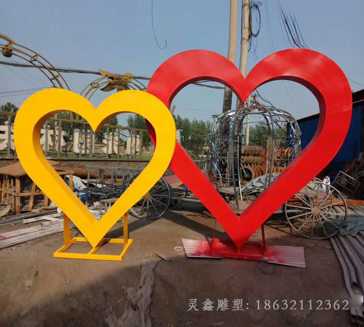 彩绘爱心户外不锈钢雕塑
