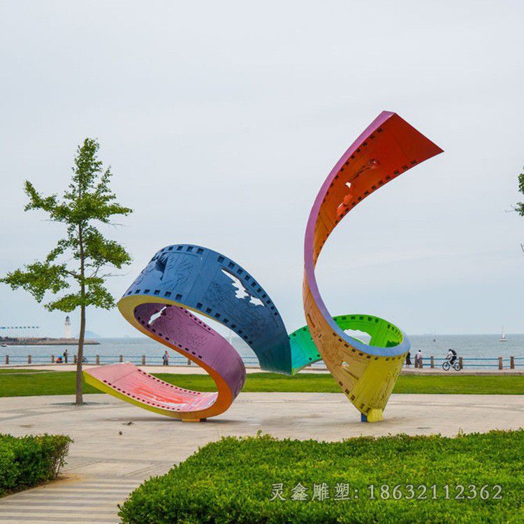 不锈钢彩带公园景观雕塑