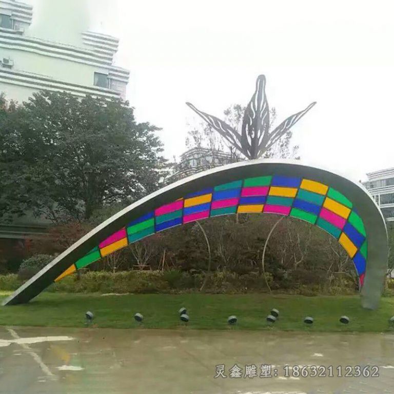 不锈钢彩绘彩虹别墅雕塑
