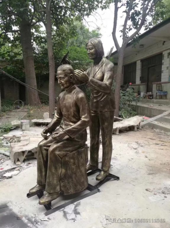 孝文化母亲梳头人物铜雕
