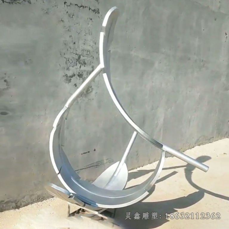 不锈钢镜面羽毛抽象雕塑
