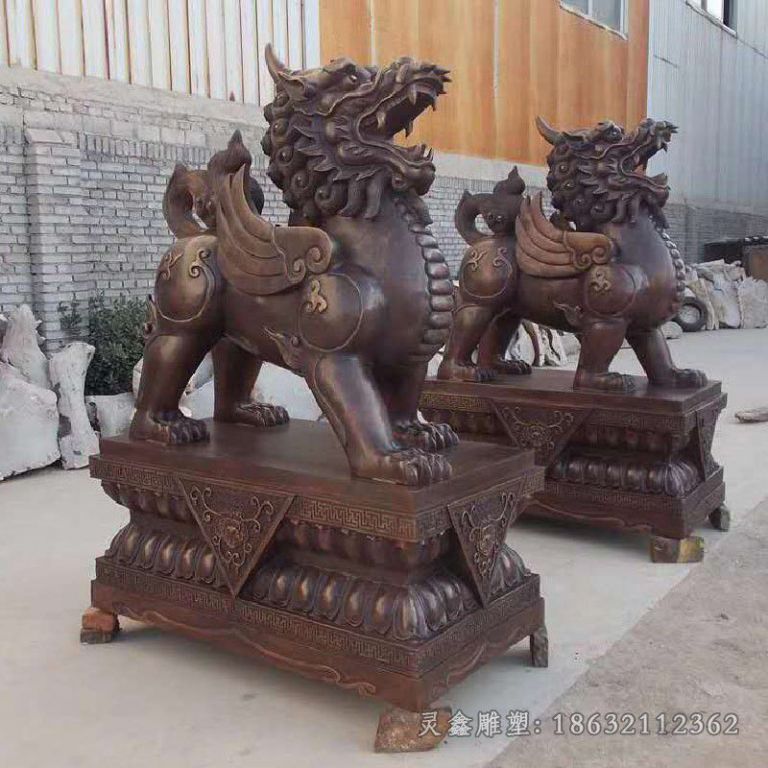 展翅狮子小区动物铜雕