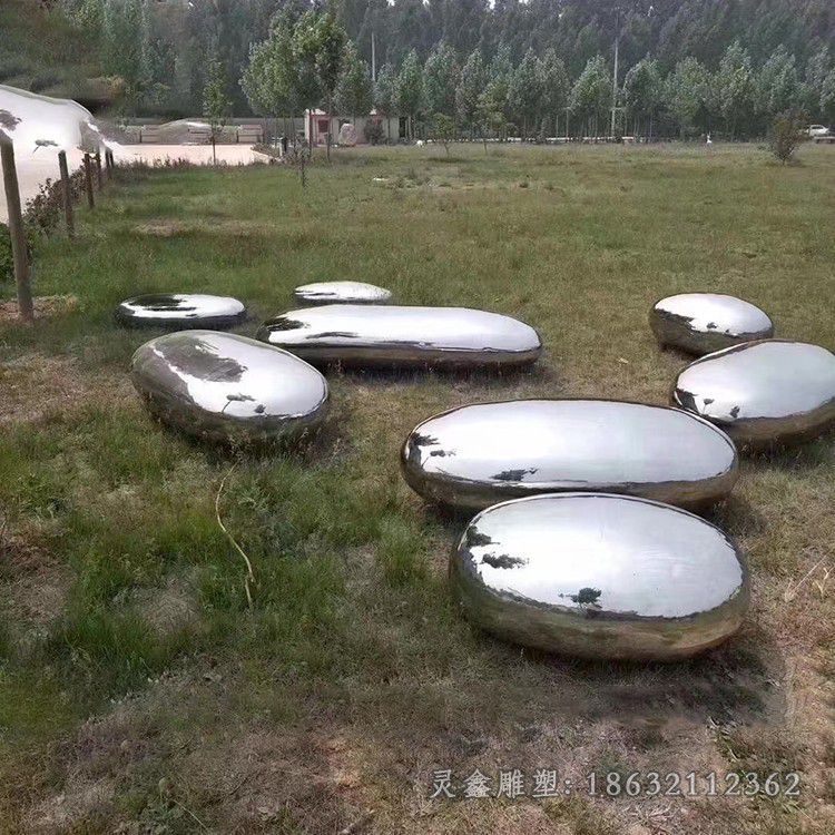 镜面鹅卵石街边不锈钢雕塑