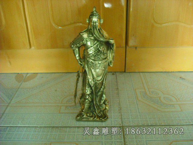 撸胡须关公抽象标志铜雕