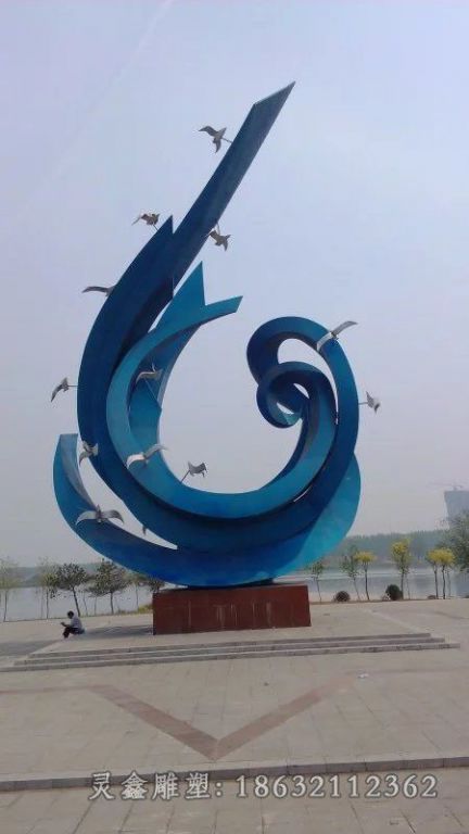 不锈钢鸽子抽象彩绘雕塑