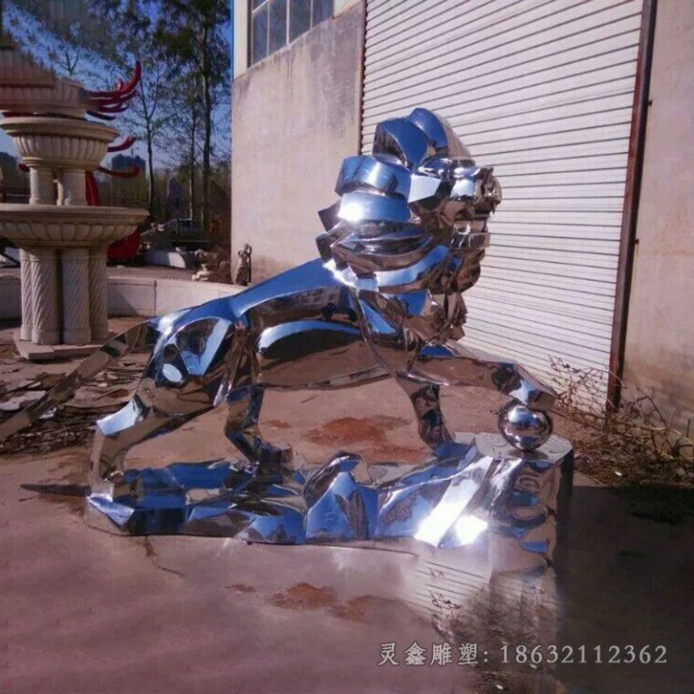 镜面狮子踩球不锈钢雕塑