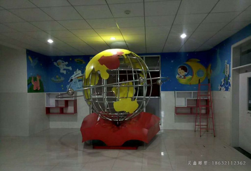 不锈钢小区彩绘地球仪雕塑