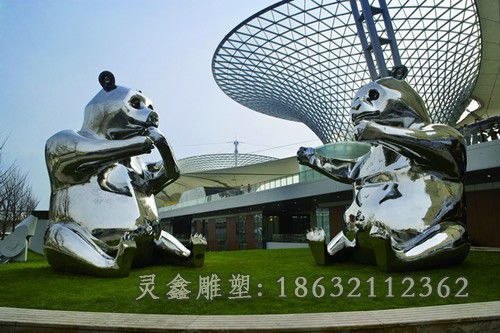 不锈钢镜面熊动物雕塑