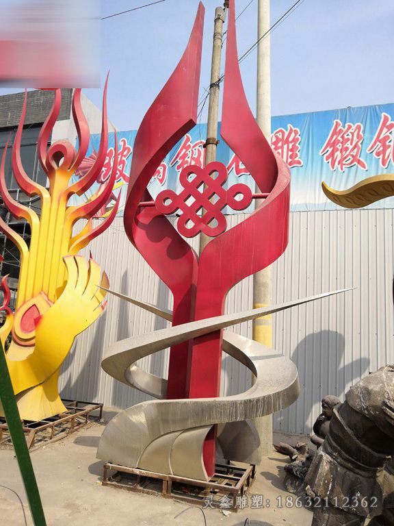 彩绘中国结不锈钢雕塑