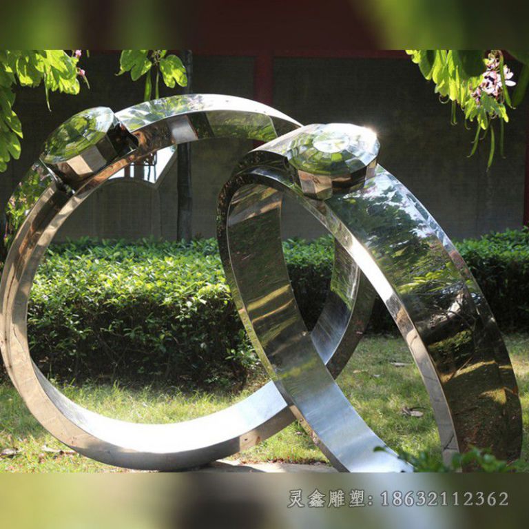 不锈钢镜面戒指商场雕塑