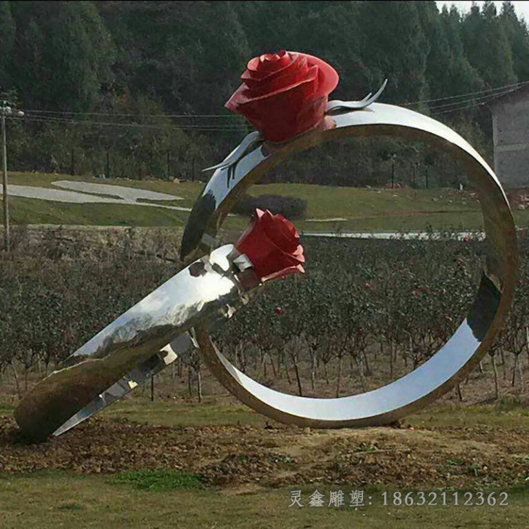 不锈钢镜面戒指景观雕塑