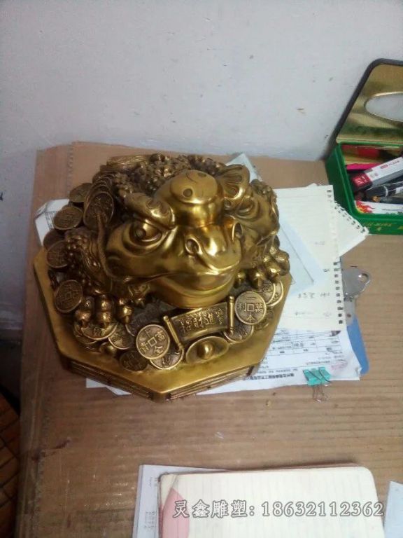 金色金蟾景区景观铜雕