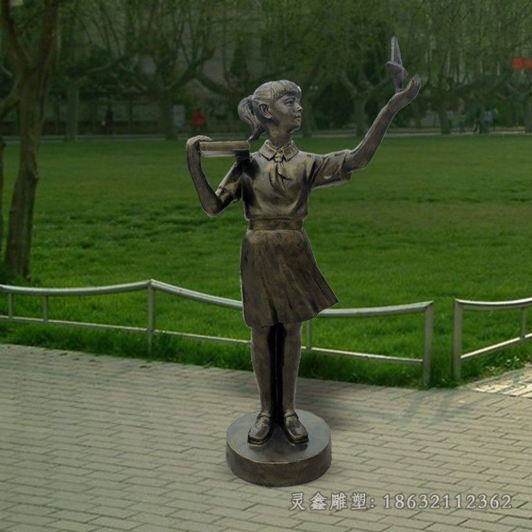 看书小女孩标志铜雕