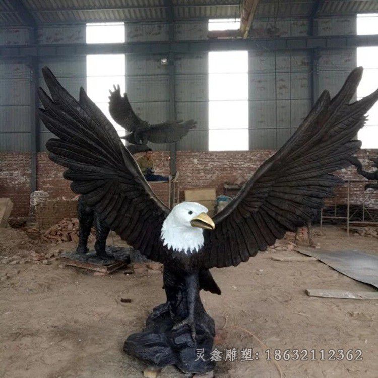 展翅鹰公园动物铜雕