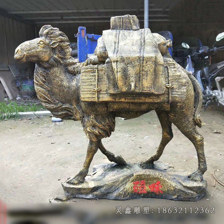 驮行李骆驼公园动物铜雕