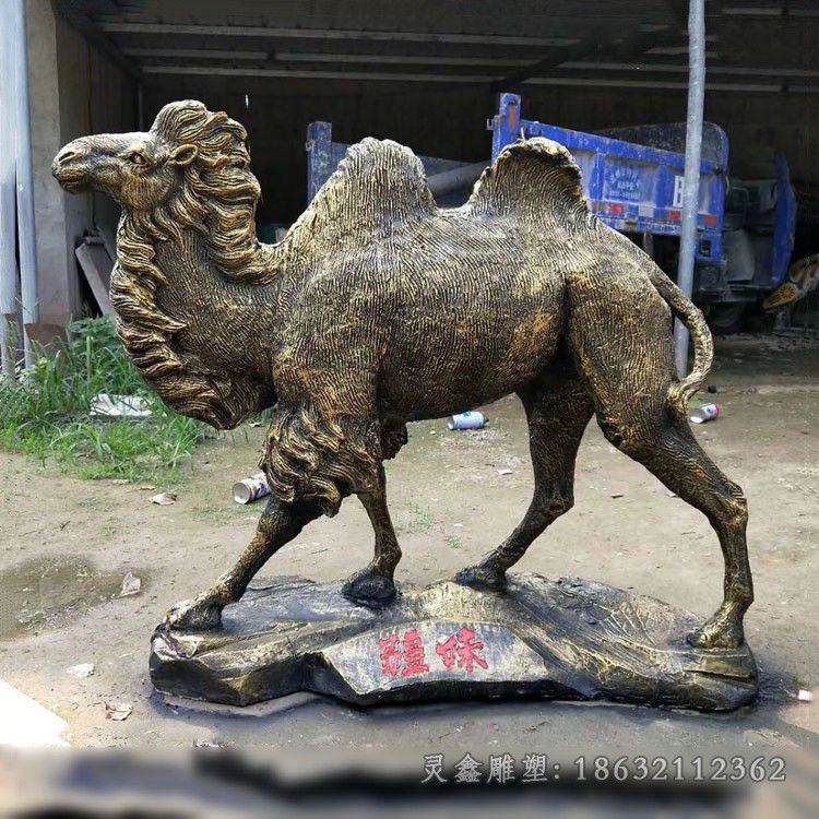双峰骆驼校园标志铜雕
